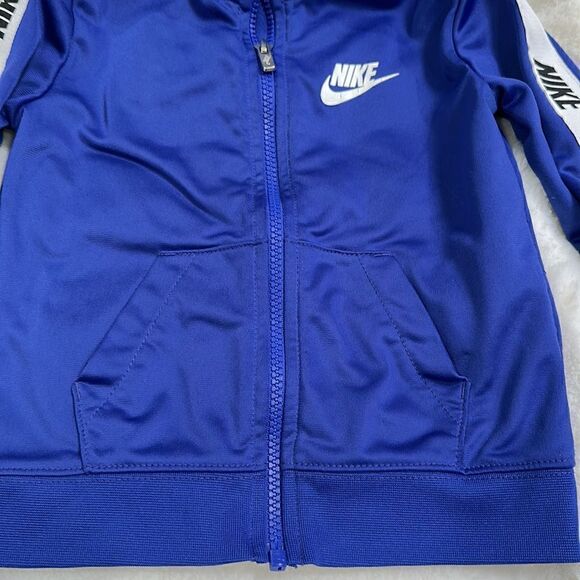 NIKE TODDLER BOYS LOGO TAPING, FULL ZIP JACKET AND PANTS SET. - Picture 3 of 6